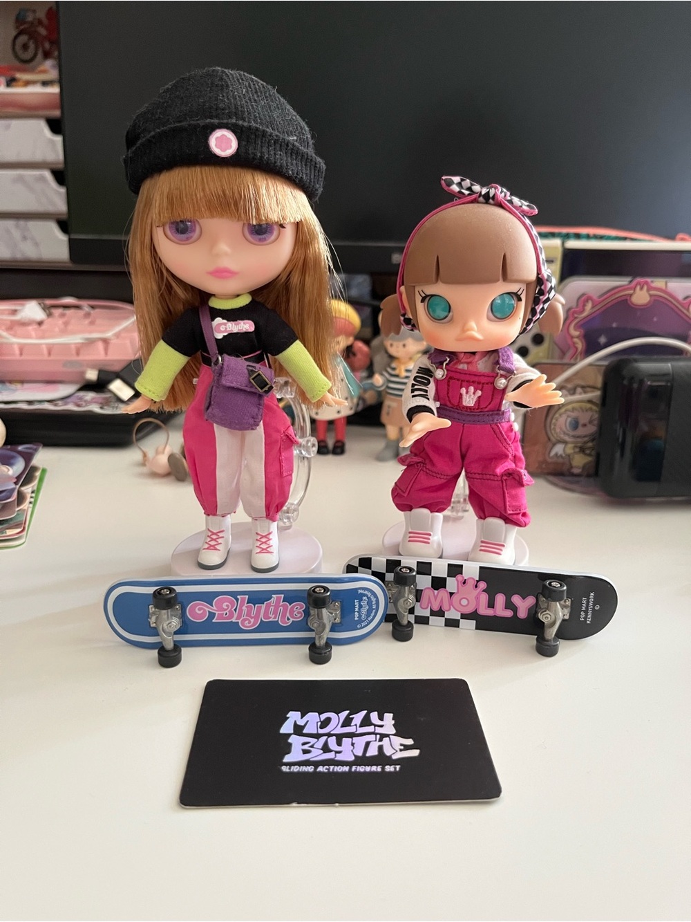 Popmart Molly and Blythe doll sliding action figure set